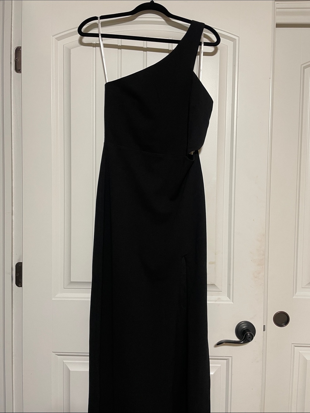 Lulu's Black One-Shoulder Elegant Evening Dress with cutout and slit